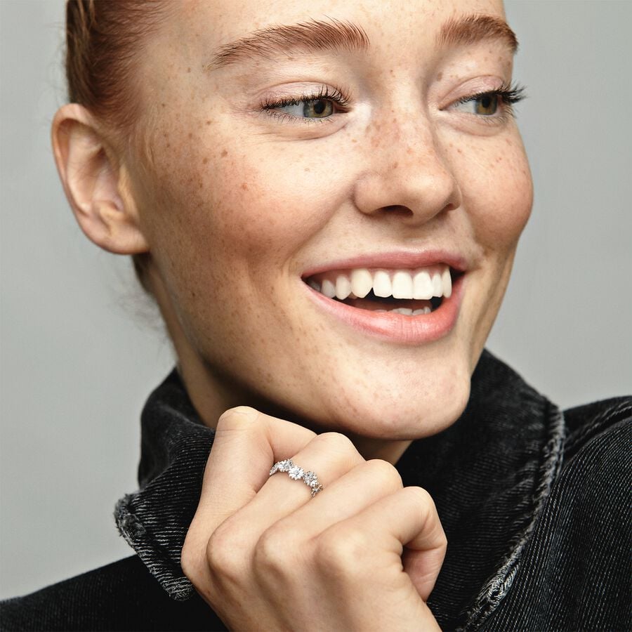 
                      
                        Pandora Sparkling Daisy Flower Crown Ring
                      
                    