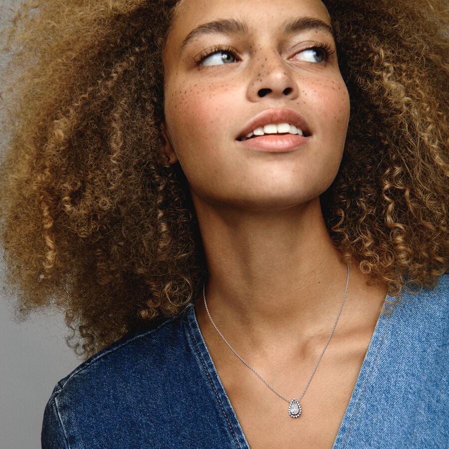 
                      
                        Pandora Sparkling Pear Halo Collier Necklace
                      
                    