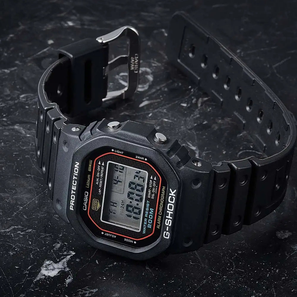 
                      
                        Casio G-Shock DW-5000R-1AER
                      
                    