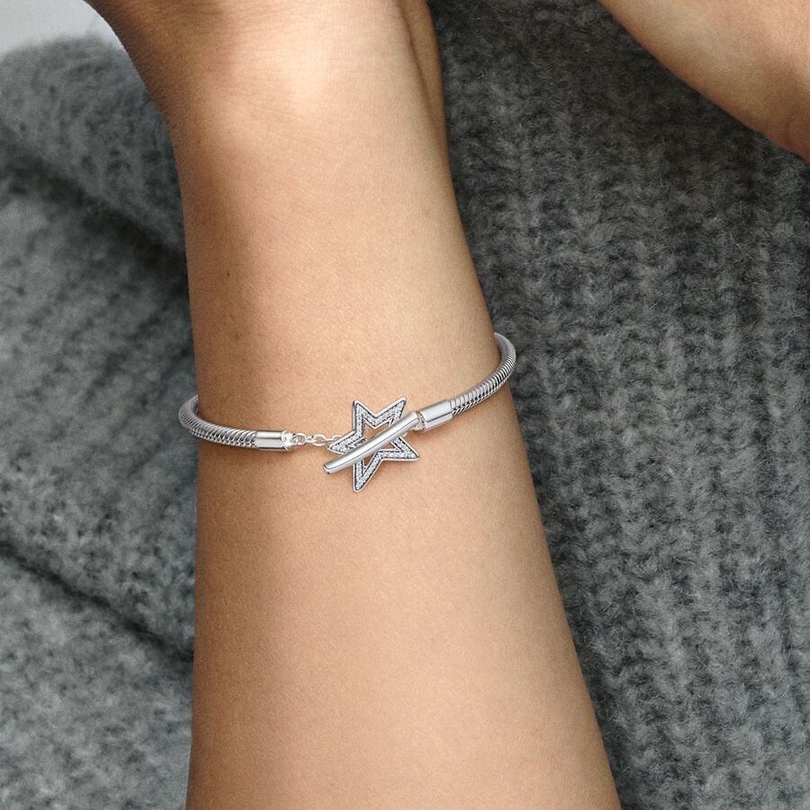 
                      
                        Pandora Moments Asymmetric Star T-bar Snake Chain Bracelet
                      
                    