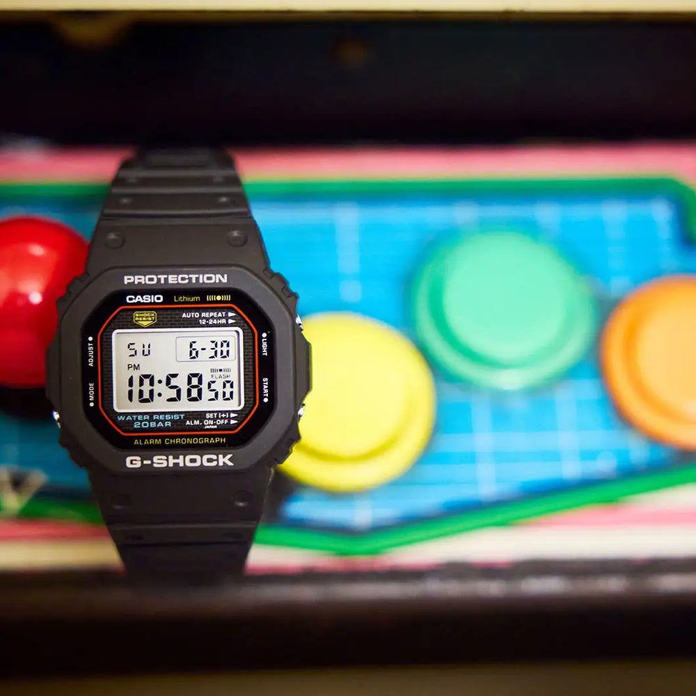 
                      
                        Casio G-Shock DW-5000R-1AER
                      
                    