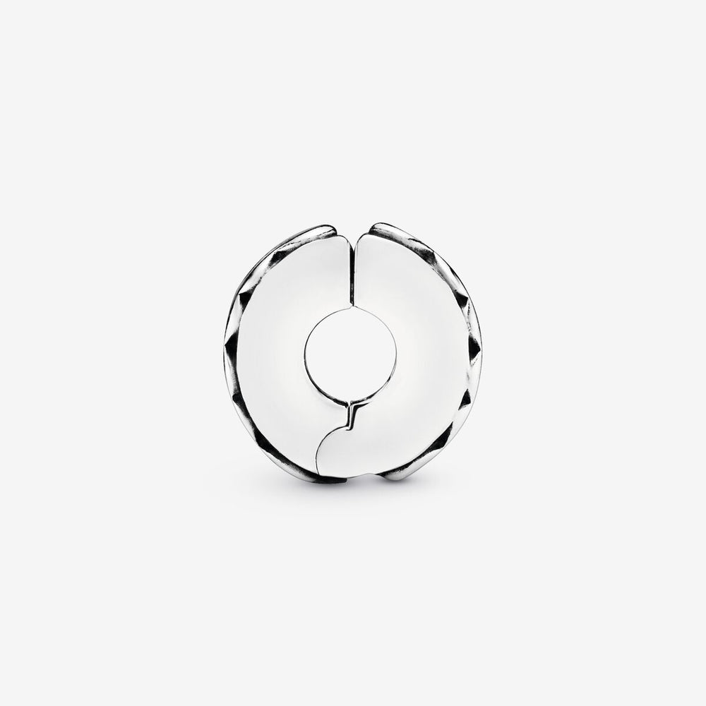 
                      
                        Pandora Band of Hearts Clip Charm
                      
                    