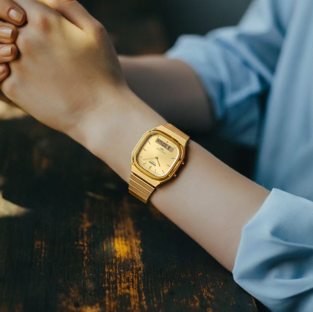 
                      
                        Casio Vintage AQ-240EG-9AEF
                      
                    