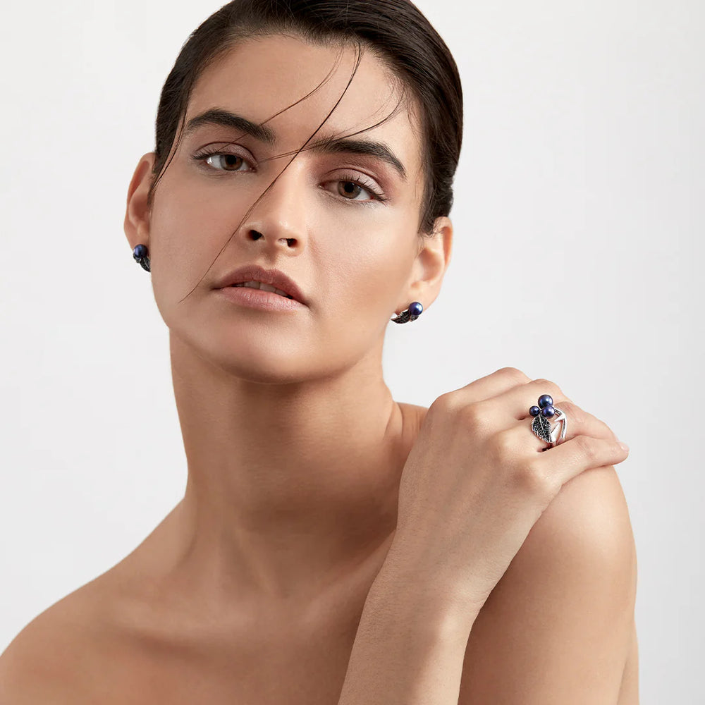 
                      
                        Shaun Leane Blackthorn Pearl Leaf Ring - Silver, Black Spinel & Black Pearl
                      
                    