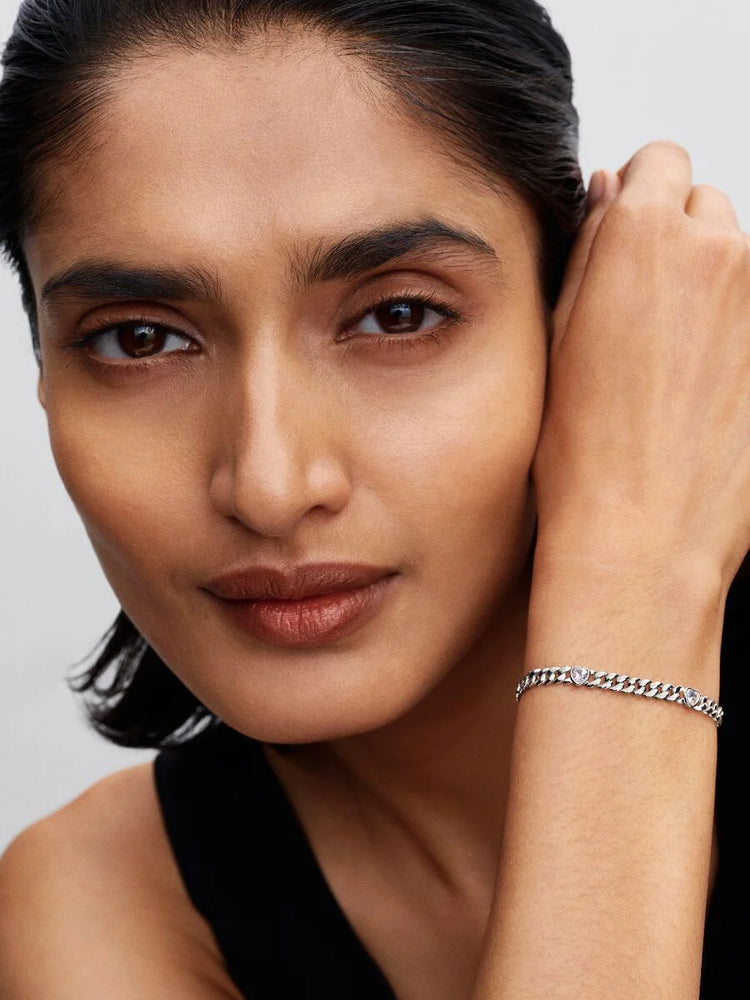 
                      
                        Pandora Heart Cuban Chain Bracelet
                      
                    