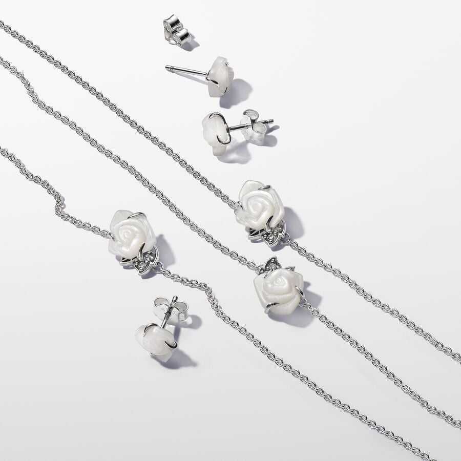 
                      
                        Pandora White Rose in Bloom Collier Necklace
                      
                    