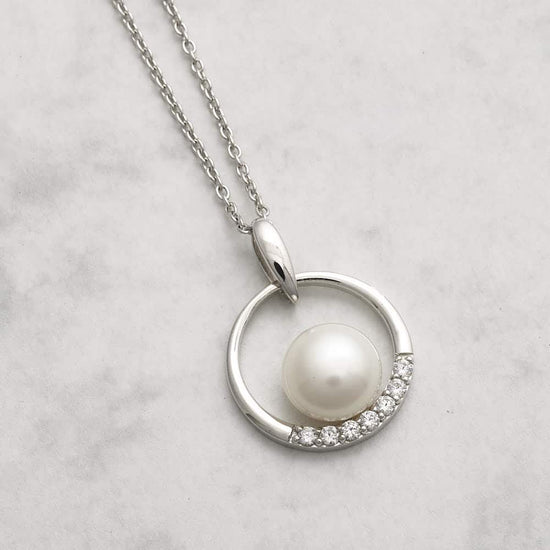Jersey Pearl Circle Freshwater Pearl Pendant in White